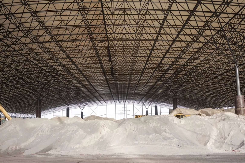 西北地区最大封闭式料场在龙钢公司建成投用