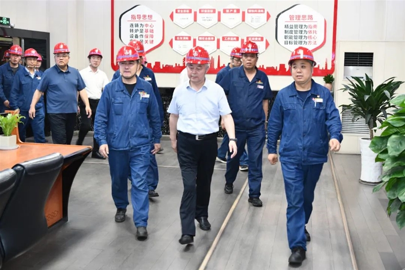杨海峰到龙钢公司生产一线进行安全履职检查