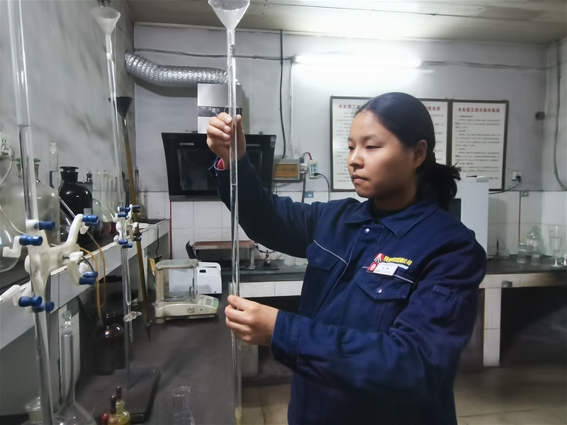 钢铁女工的“那一抹柔情”