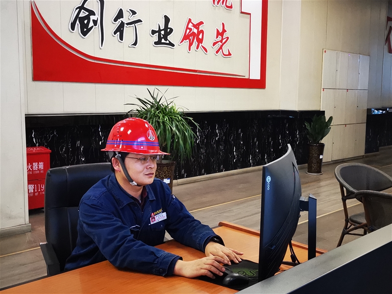 科技赋能 点亮钢铁青春