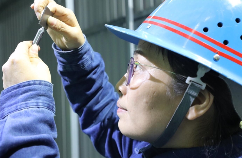 钢城娘子军 勇做新时代弄潮儿