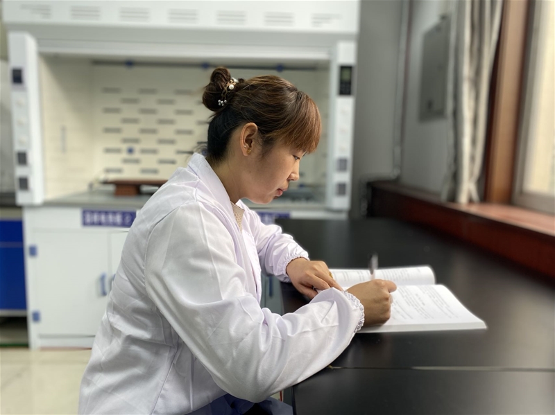 十里钢城匠心筑梦  铿锵玫瑰不负芳华